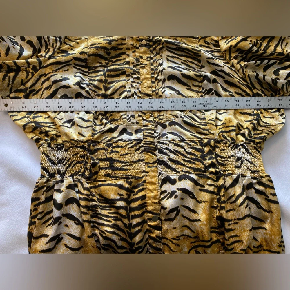 Coogi Tiger Print  Puff Sleeve Tunic Top 3x | Snap Buttons | has belt loops - Picture 3 of 10